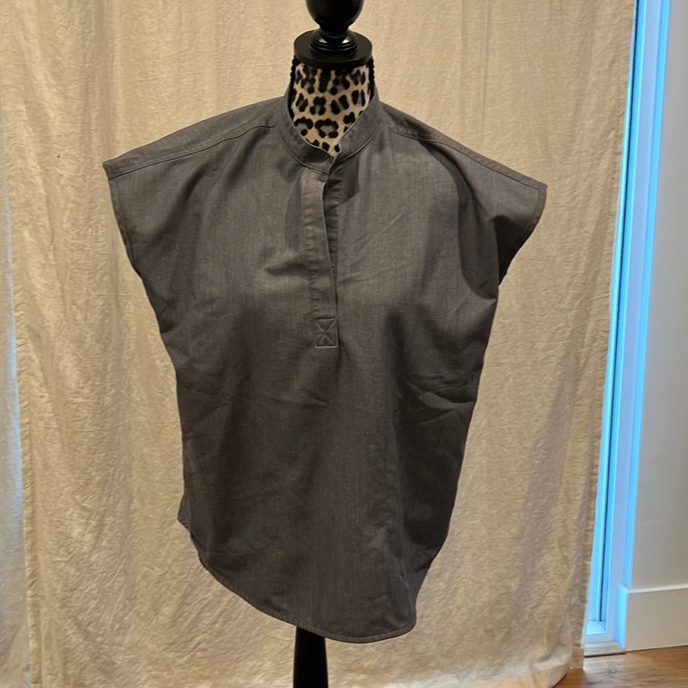 Gently used Figs Rafaela oversized scrub top & Zamora jogger scrubs. Graphite XS